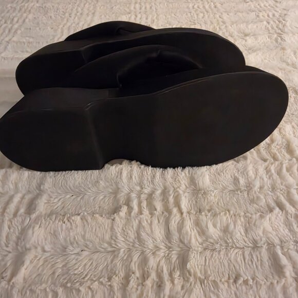 Shoes - Picture 4 of 5